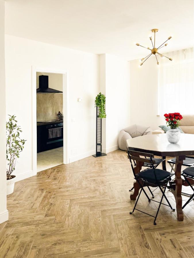 Suitesflores - Bright And Cozy Apartment In Verona Bagian luar foto